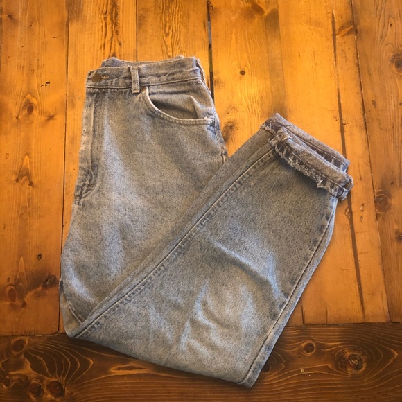 Distressed Vintage Lee Mom Jeans - Picture 4 of 4